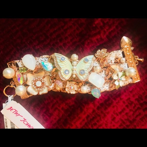 (SOLD) Betsey Johnson Statement Bracelet - Picture 2 of 8